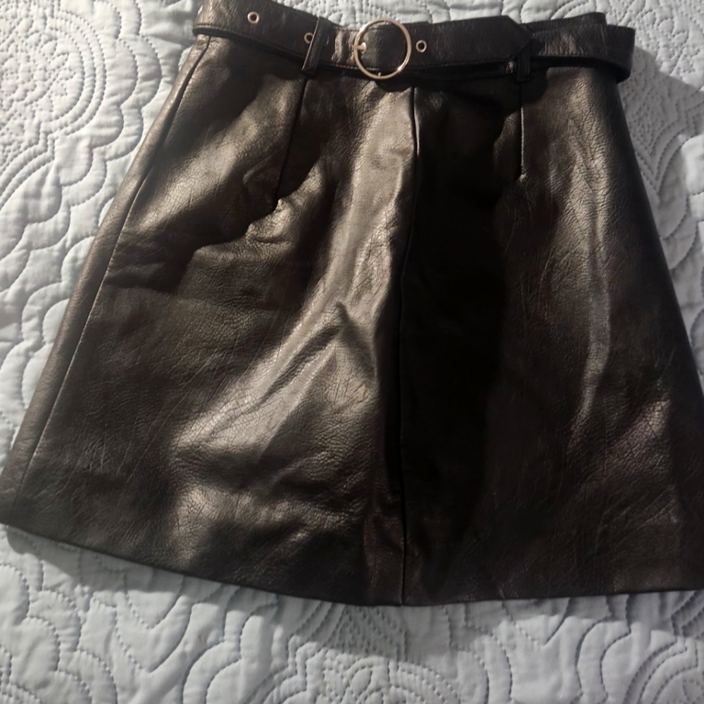 Faux leather mini skirt with belt